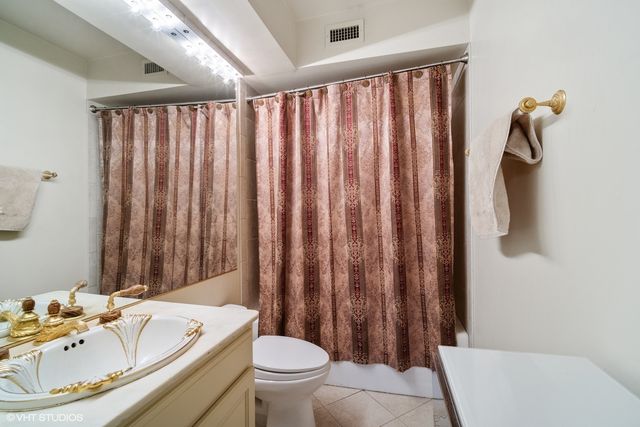 1864 Mission Hills Lane, Northbrook, IL 60062