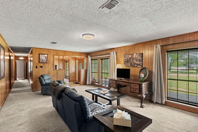 3345 E Austin ST, Giddings, TX 78942