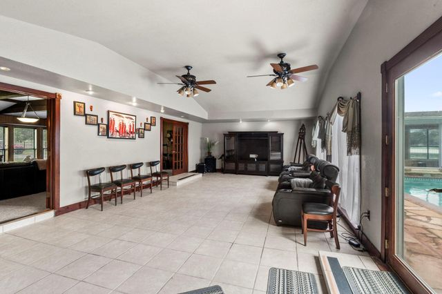 3345 E Austin ST, Giddings, TX 78942