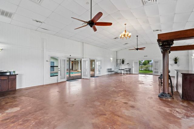 3345 E Austin ST, Giddings, TX 78942