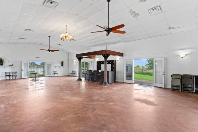 3345 E Austin ST, Giddings, TX 78942