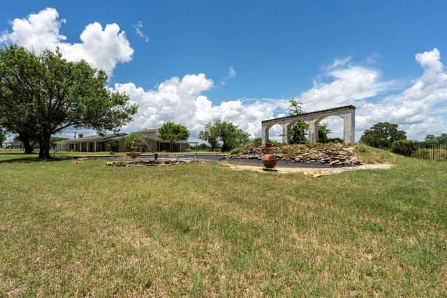 3345 E Austin ST, Giddings, TX 78942