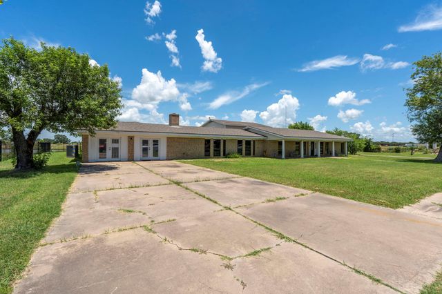 3345 E Austin ST, Giddings, TX 78942