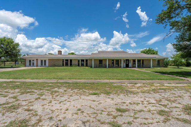 3345 E Austin ST, Giddings, TX 78942