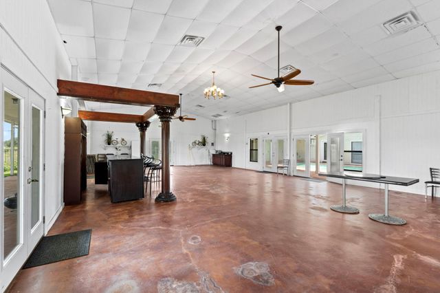 3345 E Austin ST, Giddings, TX 78942