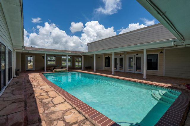 3345 E Austin ST, Giddings, TX 78942