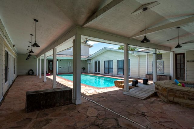 3345 E Austin ST, Giddings, TX 78942