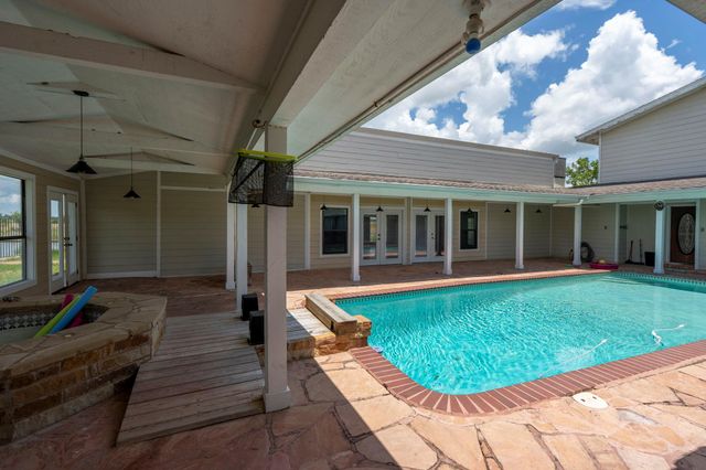 3345 E Austin ST, Giddings, TX 78942