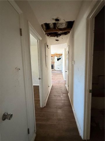 596 Lakeridge SE Circle, Conyers, GA 30094