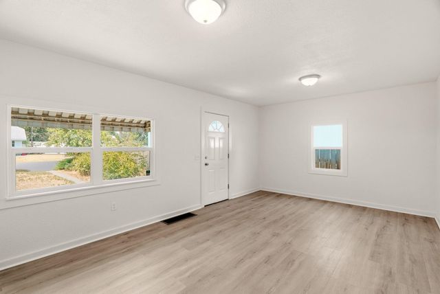 3924 N Madison St, Spokane, WA 99205