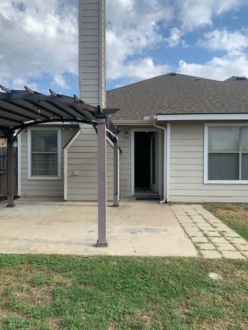 10621 Lipan Trail, Fort Worth, TX 76108