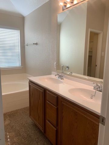 10621 Lipan Trail, Fort Worth, TX 76108