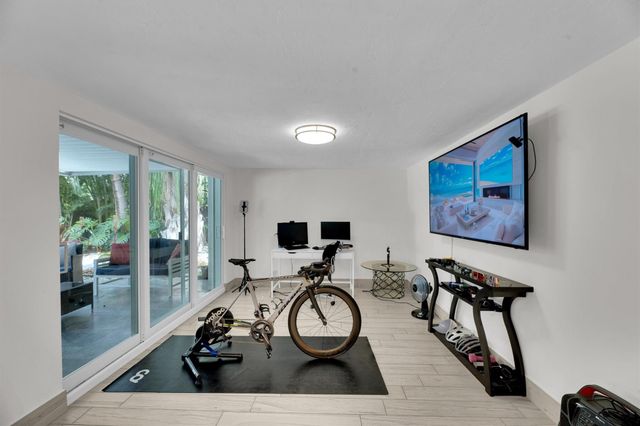 2633 NE 3rd Ave, Wilton Manors, FL 33334