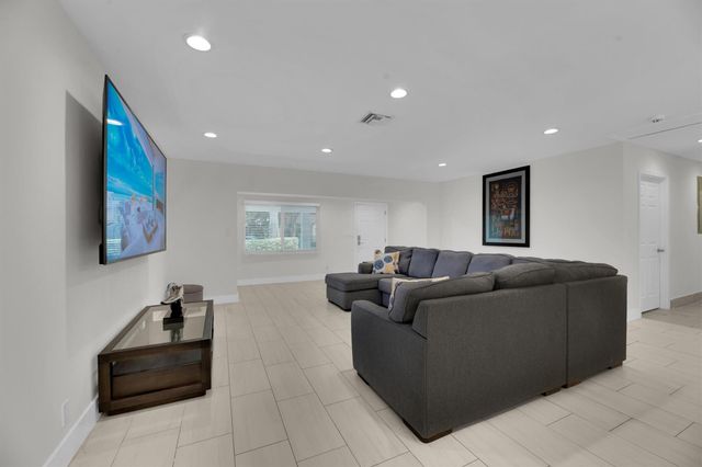 2633 NE 3rd Ave, Wilton Manors, FL 33334