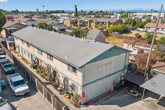 203 Sunset Blvd, Hayward, CA 94541
