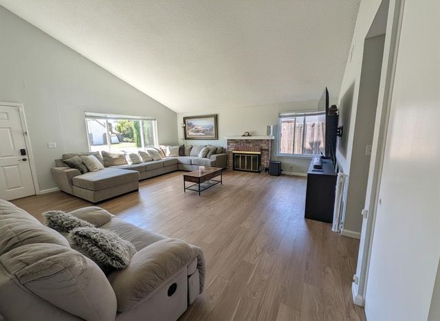 8063 Oak Meadow Ct, Citrus Heights, CA 95610