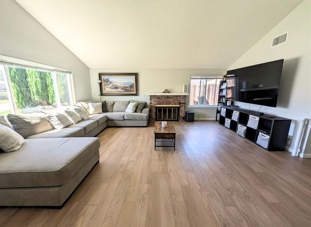 8063 Oak Meadow Ct, Citrus Heights, CA 95610