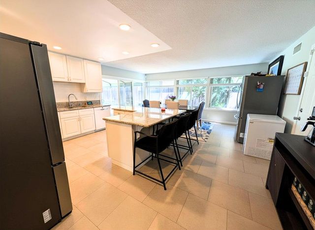 8063 Oak Meadow Ct, Citrus Heights, CA 95610