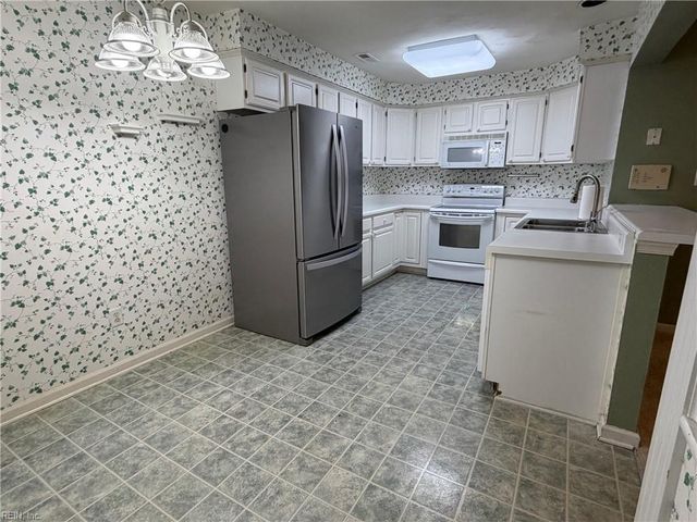 130 Horse Run DR, Chesapeake, VA 23322