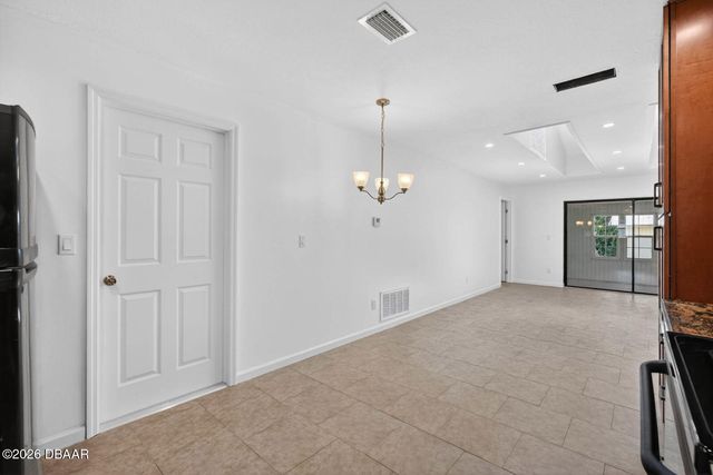 7 Lakeview Circle, Ormond Beach, FL 32174