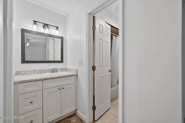 7 Lakeview Circle, Ormond Beach, FL 32174