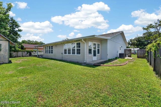 7 Lakeview Circle, Ormond Beach, FL 32174