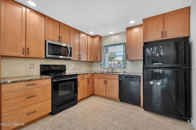 7 Lakeview Circle, Ormond Beach, FL 32174