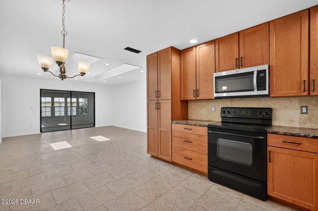 7 Lakeview Circle, Ormond Beach, FL 32174