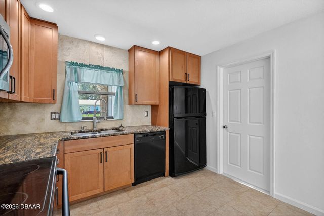 7 Lakeview Circle, Ormond Beach, FL 32174