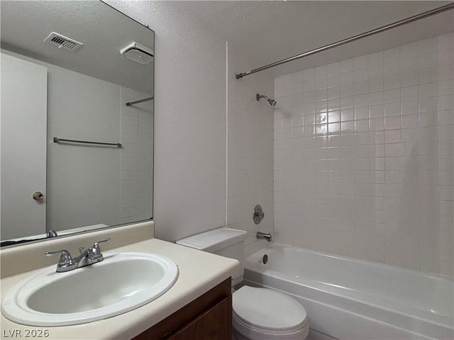 2686 Aarondavid Drive B, Las Vegas, NV 89121