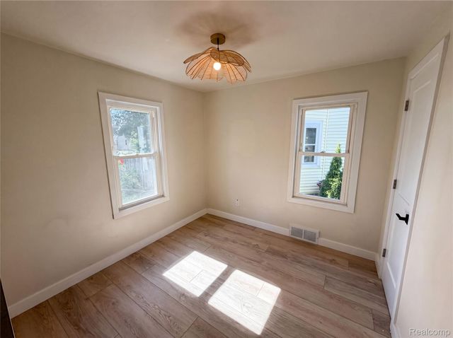 492 Algene Street, Lake Orion Village, MI 48362