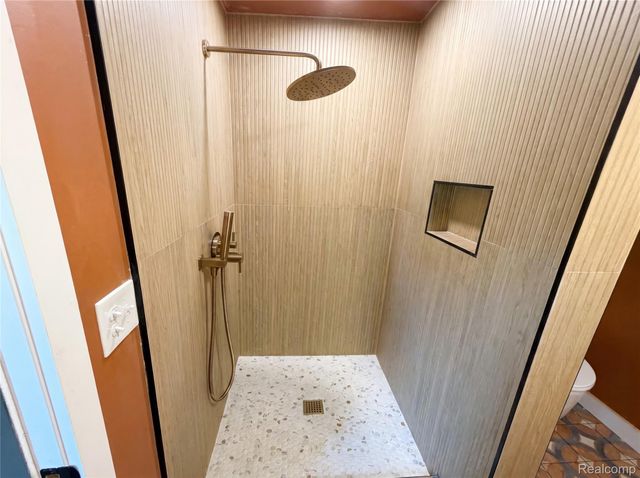 492 Algene Street, Lake Orion Village, MI 48362
