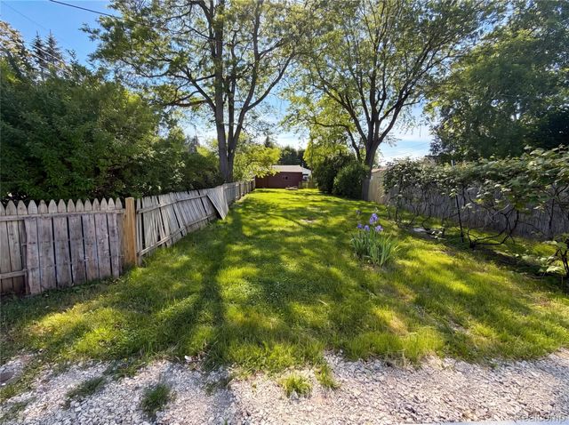 492 Algene Street, Lake Orion Village, MI 48362