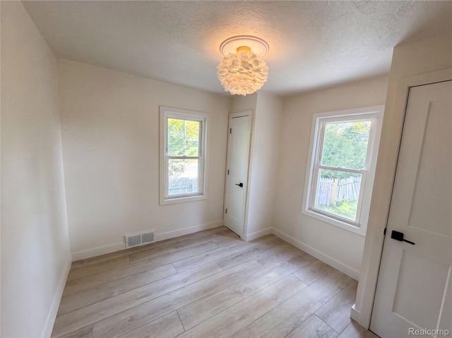 492 Algene Street, Lake Orion Village, MI 48362