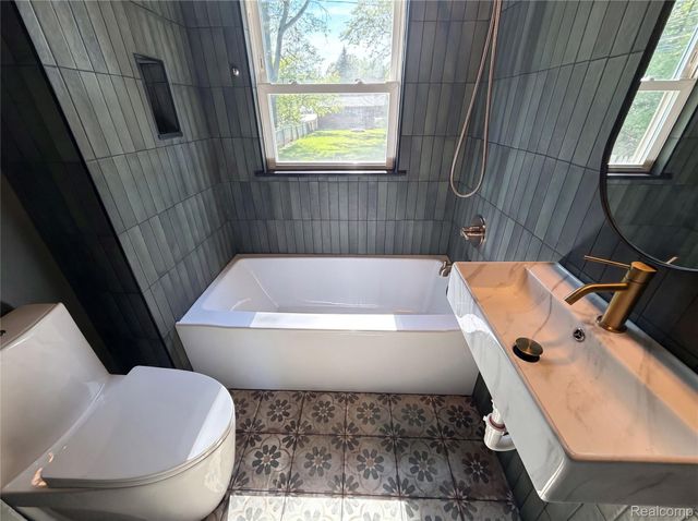 492 Algene Street, Lake Orion Village, MI 48362