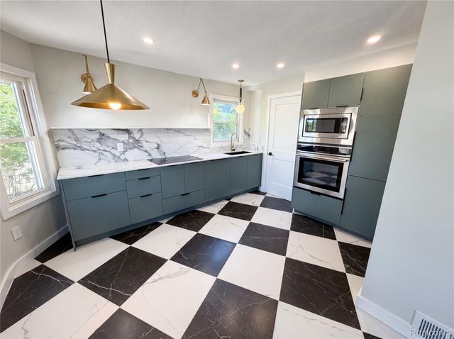 492 Algene Street, Lake Orion Village, MI 48362