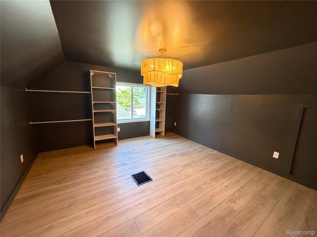 492 Algene Street, Lake Orion Village, MI 48362