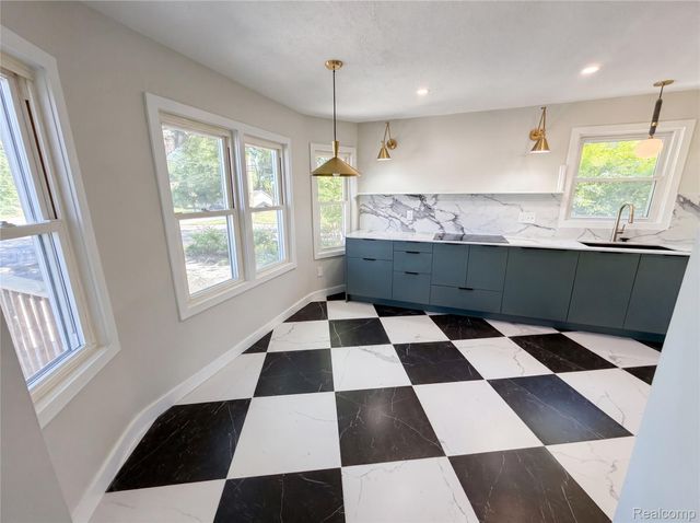 492 Algene Street, Lake Orion Village, MI 48362