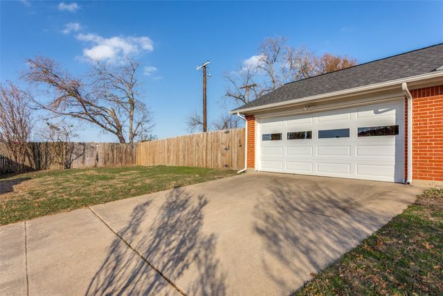 6644 Lakeside Drive, Lake Worth, TX 76135