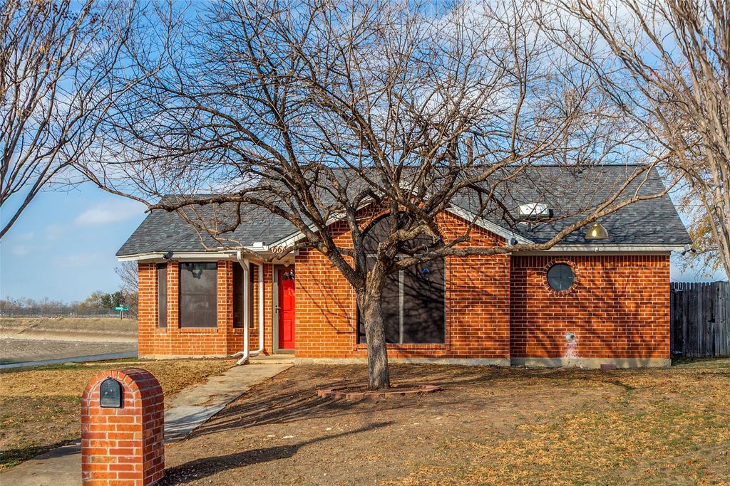 6644 Lakeside Drive, Lake Worth, TX 76135