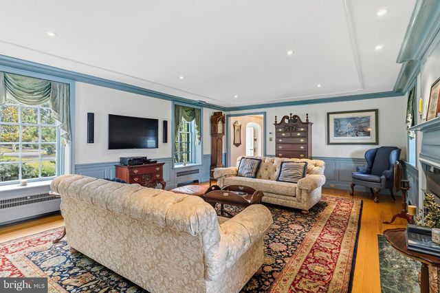 107 E MILL RD, Flourtown, PA 19031