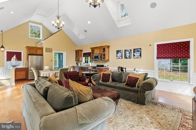 107 E MILL RD, Flourtown, PA 19031