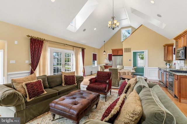 107 E MILL RD, Flourtown, PA 19031