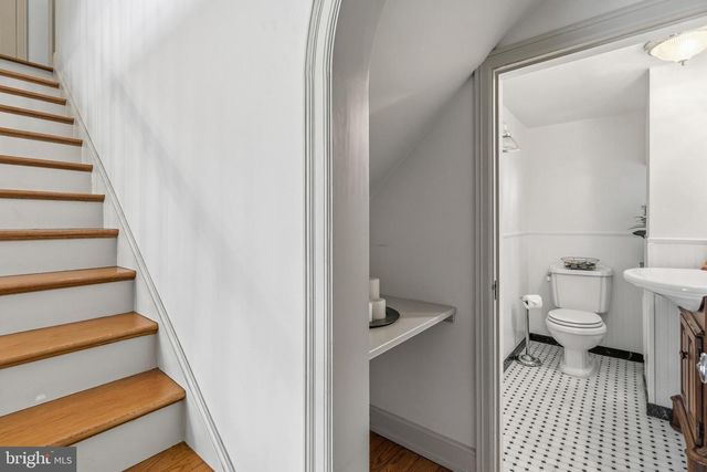 107 E MILL RD, Flourtown, PA 19031