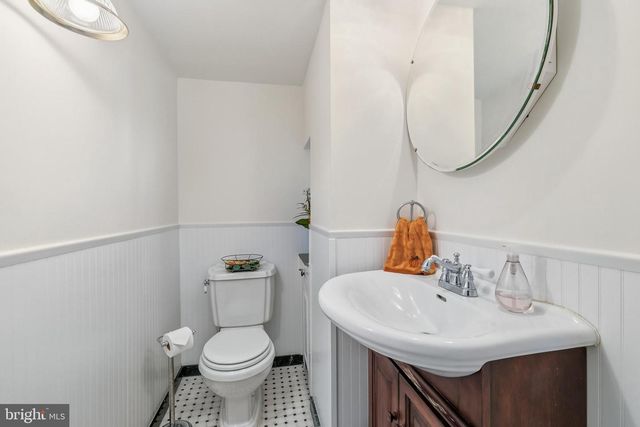 107 E MILL RD, Flourtown, PA 19031