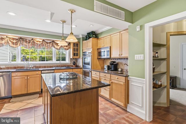 107 E MILL RD, Flourtown, PA 19031