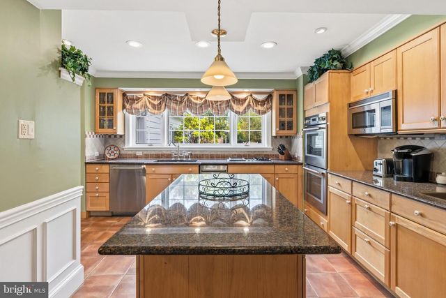 107 E MILL RD, Flourtown, PA 19031