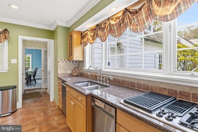 107 E MILL RD, Flourtown, PA 19031