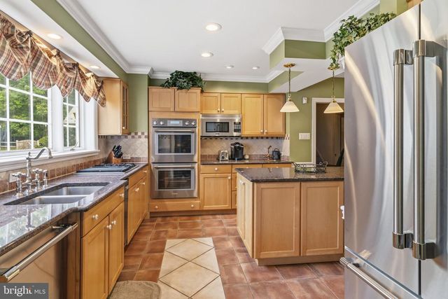 107 E MILL RD, Flourtown, PA 19031