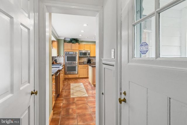 107 E MILL RD, Flourtown, PA 19031